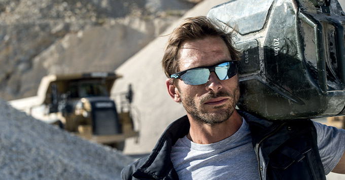 Man wearing Bolle CSP Lens on construction site 